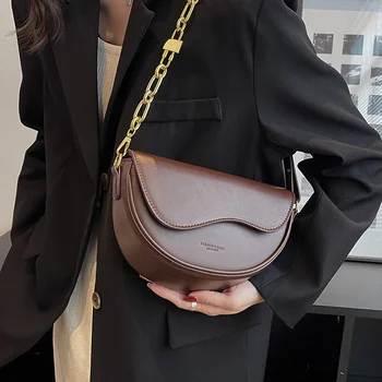 Модни малки дамски чанти под седло от изкуствена кожа, 2023 Зимна чанта през рамо с веригата, чанти под мишниците