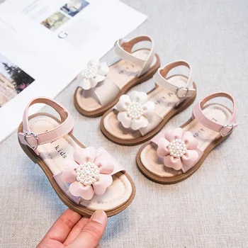 Сандали за момичета 2023 Лятна новата модерна детска плажна обувки с мека подметка за момиченца Обувки на Принцесата